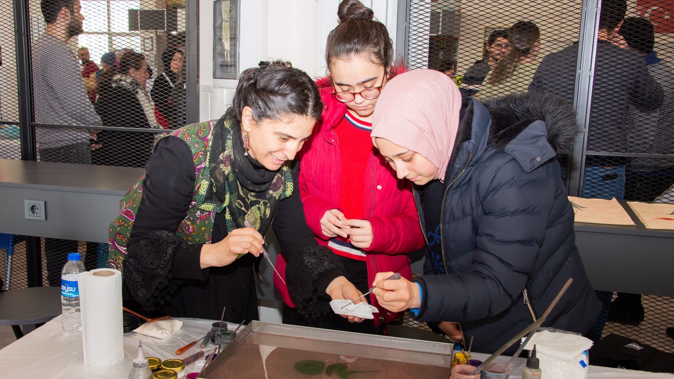 Selçuk Üniversitesi Fen Fakültesinde afetzedeler için atölye çalışması ve kermes etkinliği